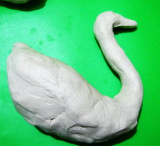 Лепка лебедя